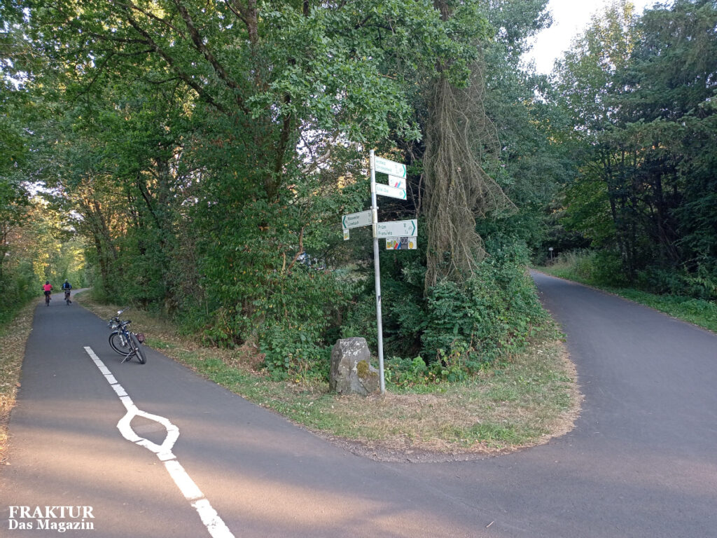 Der Eifelkreis Bitburg-Prüm hat sein Alltagsradverkehrskonzept vorgestellt, das alle 233 Ortsgemeinden auf über 1.900 Kilometern als lückenloses Netz verbinden soll.